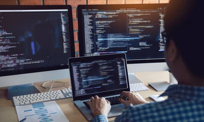 数据科学选型:R与Python如何赋能万全县网站建设?
